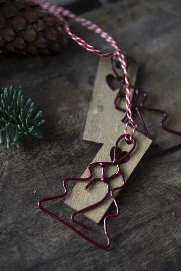 Нитка червона