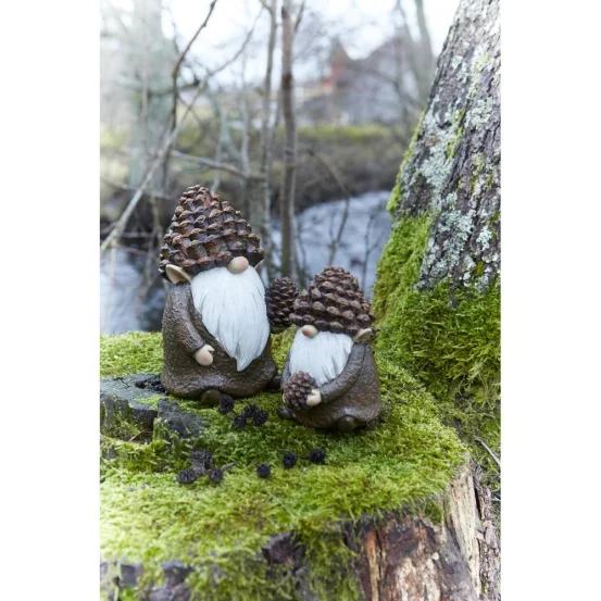 Домовеня-шишка коричневе з шишкою