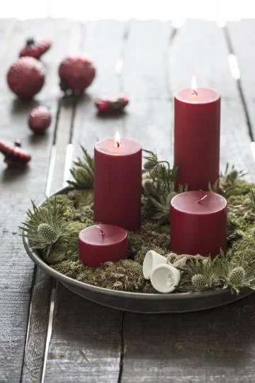 Свічка темно-червона середня